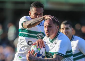 ex-coritiba-decide-pausar-carreira-e-rescinde-com-rival-pelo-acesso