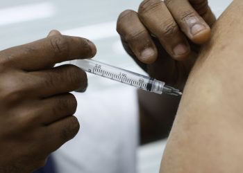 casos-de-sindrome-respiratoria-aguda-grave-caem-no-pais,-diz-fiocruz