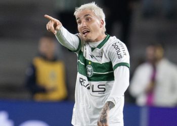 destaque-do-coritiba-prega-cautela-na-serie-b-e-celebra-boa-fase