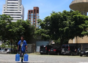 apos-privatizacao,-sabesp-registra-mais-receita,-demissao-e-vazamentos