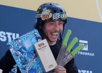 augusto-akio-levanta-o-publico-em-curitiba-e-conquista-o-titulo-do-stu-em-casa