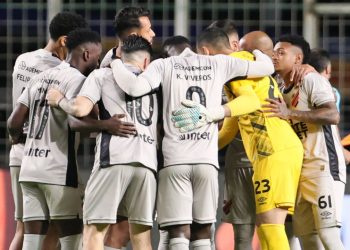 Athletico sofre empate com pênalti nos acréscimos e aumenta crise