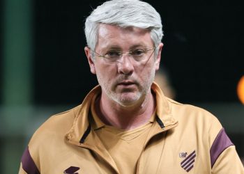 Athletico tropeça de novo: está na hora de cobrar a conta de Odair Hellmann