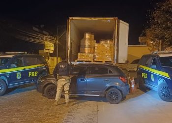 PRF impede roubo de carga e recupera dois veículos na BR-101