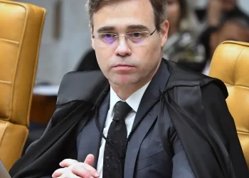 Mendonça critica ativismo judicial e defende autocontenção da Justiça