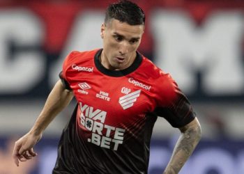 Athletico dá mais um vexame, revolta a torcida e amplia jejum na Série B