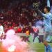 Torcida do Athletico explode, árbitro encerra a partida e clube pode ser punido