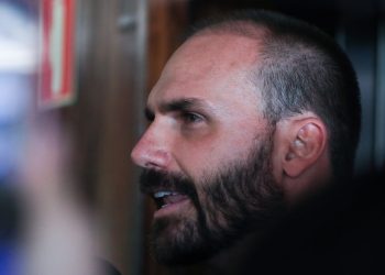 TCU recomenda que Câmara investigue gastos de Eduardo Bolsonaro