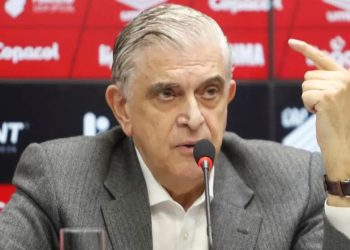 Conselheiro do Athletico é barrado na Arena por camiseta de protesto a Petraglia