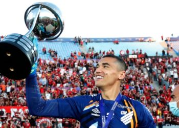 Herói da classificação do Athletico celebra atuação épica: “Combustível”