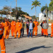Trabalhadores ocupam terminal da Petrobras em Macaé e fazem protesto pedindo o pagamento de salários