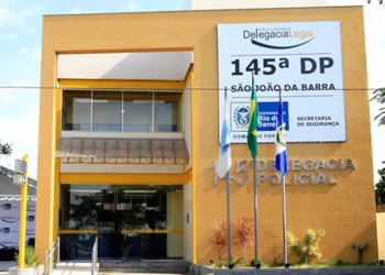 Criança pede socorro e policiais encontram sua mãe agredida e amarrada dentro de casa em SJB
