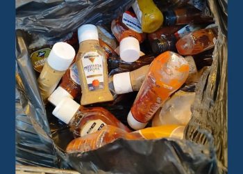 Mais de 100 kg de alimentos vencidos são apreendidos em famosa hamburgueria na Pelinca e no shopping