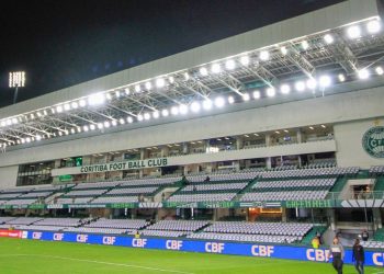 Após polêmica, Coritiba instala novidade para a torcida no Couto Pereira