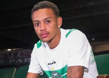 Coritiba rescinde com atacante envolvido em polêmica