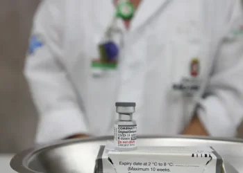 Vacina da covid também protege contra complicações cardíacas da doença