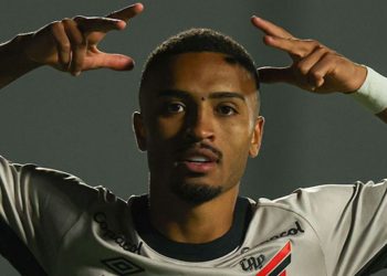 Athletico volta a marcar gol de falta após mais de um ano; relembre