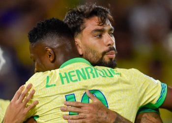 Brasil domina o Chile e deslancha com retornos de Paquetá e Luís Henrique