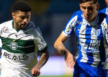 Decisivo, atacante do Coritiba quebra jejum e supera marca de 2024