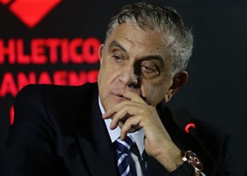 Cruzeiro oficializa contratação polêmica de promessa do Athletico