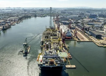 Nova plataforma chega ao pré-sal e pode aumentar produção em 20%