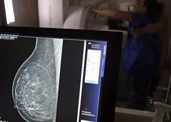 Outubro Rosa: como receber o auxílio-doença em tratamento de câncer