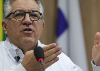 “Não vamos negar aos nossos filhos o direito à vacina”, diz Padilha