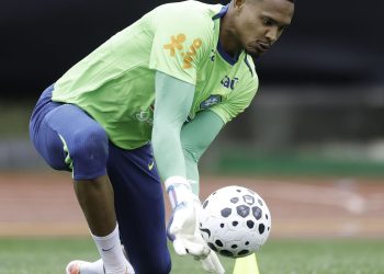 Goleiro John diz que primeira convocação para a seleção é um sonho