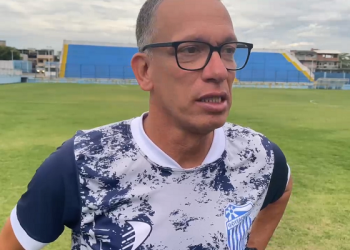 Goytacaz anuncia demissão do técnico Max Abreu