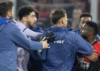 “Enfurecido”: Petraglia vai ao CT do Caju para alertar Athletico antes de Atletiba