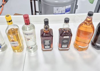 PF apura se metanol abandonado é usado para adulterar bebidas