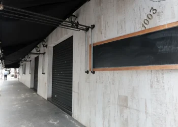 Vigilância Sanitária do DF interdita bebidas em rede de supermercados