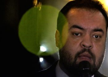 Castro pede transferência de 10 detentos para presídios federais