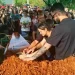 Enterro de jovem esfaqueado no DF é marcado por pedido de justiça