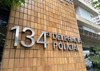 Carro roubado por oito criminosos armados é recuperado em Campos