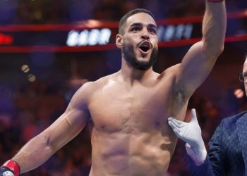 UFC: Brasileiro cumpre previsão e ainda fatura R$ 270 mil por vitória