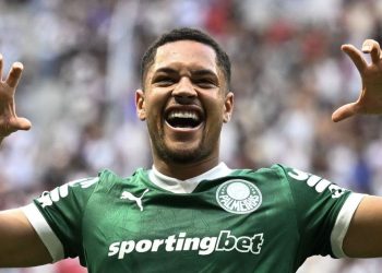 Em alta no Palmeiras, Vitor Roque volta a ser convocado para a seleção brasileira