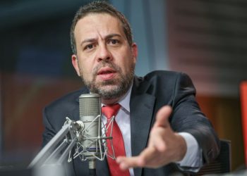Fim da escala 6×1 pode ter transição para micro e pequenas empresas