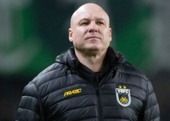 Técnico deixa clube após derrota para o Athletico e rebaixamento na Série B