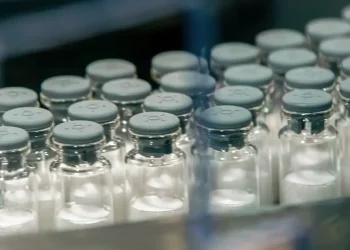 Anvisa assina termo de compromisso para a vacina da dengue do Butantan