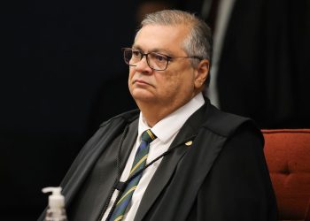 Dino suspende trecho de PL que libera emendas do orçamento secreto