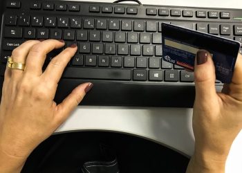 Juros do crédito pessoal e cartão rotativo avançam para as famílias