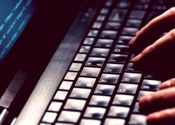 Operação mira grupo que excluía mandados de prisão do sistema judicial