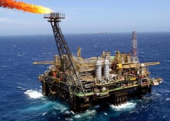 Vazamento de gás paralisa plataforma P-40 na Bacia de Campos
