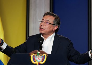 Após fala de Trump, Petro diz que pegará em armas se necessário