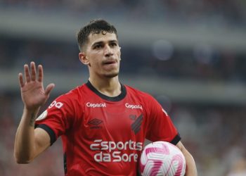 Livre no mercado, meia se declara e sonha com volta ao Athletico