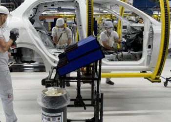 Juros altos travam crédito para 80% das indústrias, revela pesquisa