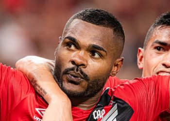 De volta ao Brasil? Ídolo do Athletico, Nikão revela propostas