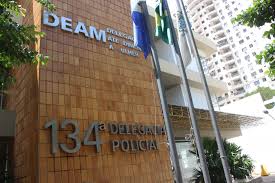 Acompanhante denuncia abuso sexual e homem é preso em flagrante em Campos