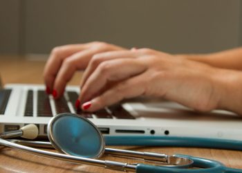 Enamed reforça importância de fiscalizar cursos, dizem especialistas